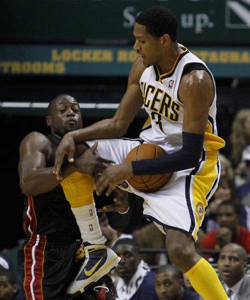 姆巴佩本场8射3正+2失良机+点射命中 20对抗8成功+20丢失球权.